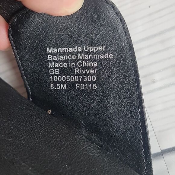 Giani Bernini Rivver t-strap thong sandals in black Women's Size 8.5 - Picture 7 of 10